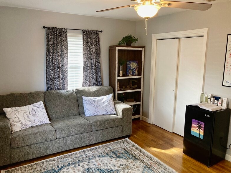 Building Photo - 2121 8th Ave N