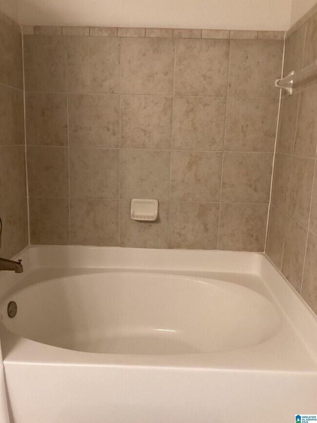 Building Photo - 1840 Oxmoor Rd