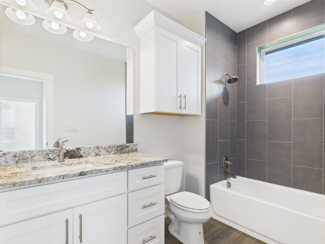 Building Photo - 3-Bed, 2-Bath Home in Fredericksburg – You...