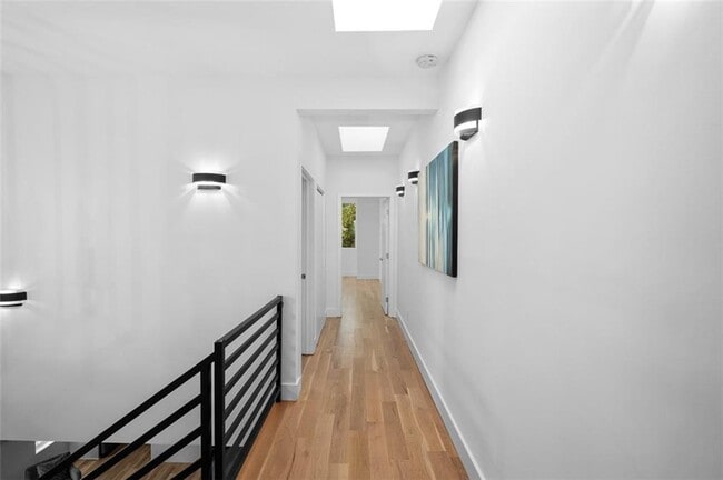 Building Photo - 147 Hutchinson St NE