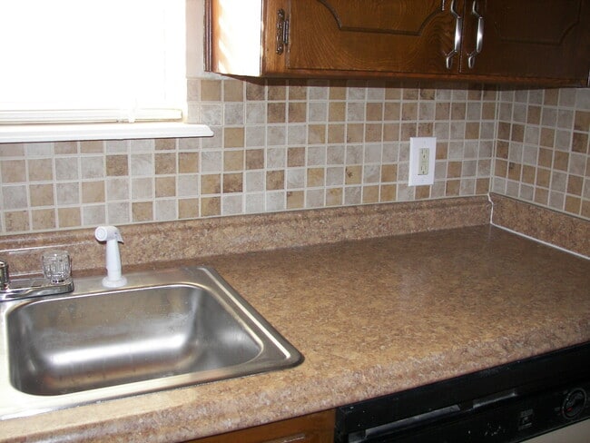 Building Photo - Wonderful remodel!