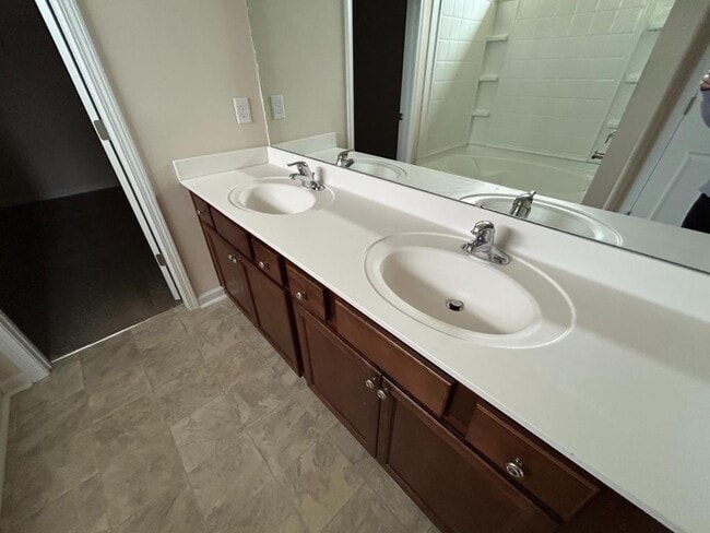 Building Photo - 283 Hampton Park Cir