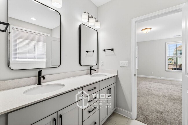 Building Photo - Comfort & Convenience in a Prime Location