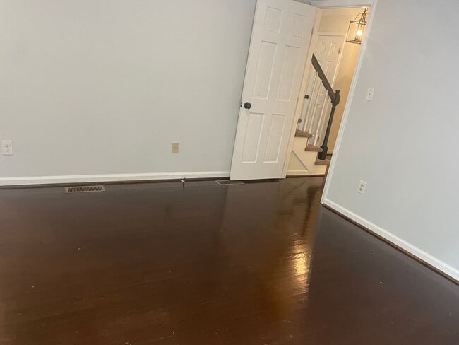 Building Photo - Spacious 4 Bedroom near Guilford College