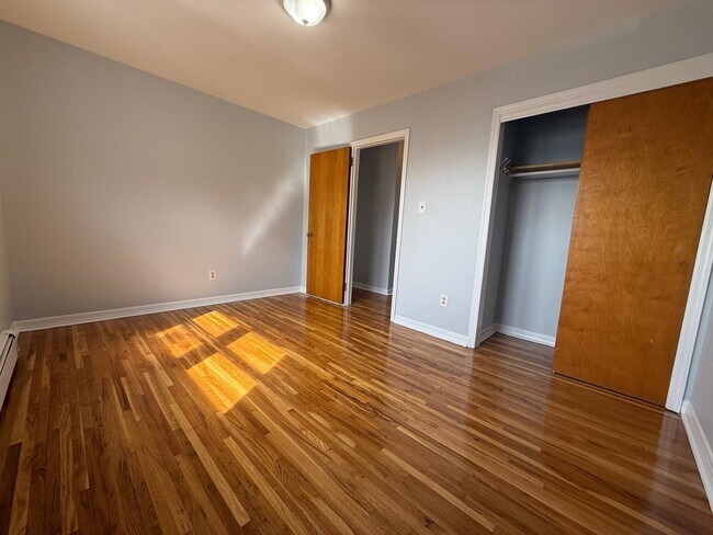 Building Photo - 4 Sayles St