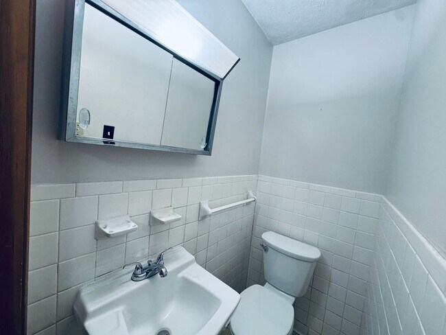 Building Photo - One Level Country Living