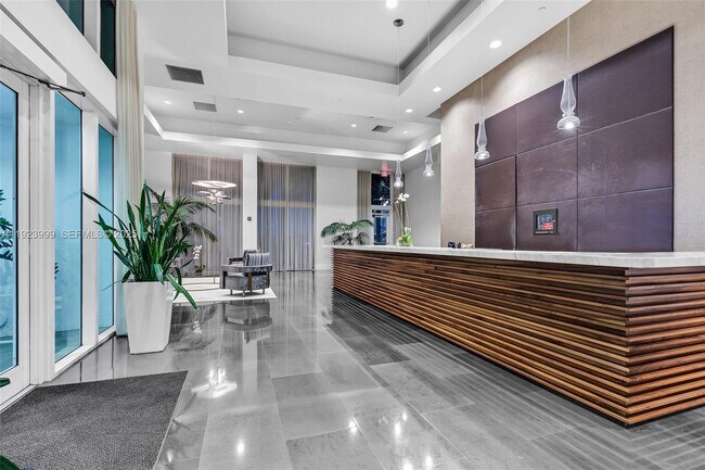 Building Photo - 10 Venetian Way