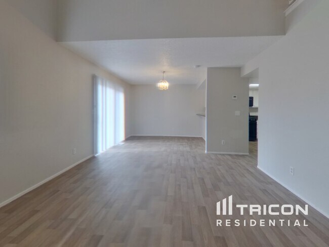 Building Photo - 1676 Round Mountain Cir