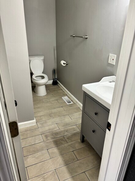 Building Photo - 2621 Arsenal St