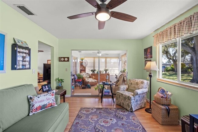Building Photo - 1325 Glen Oaks Dr E