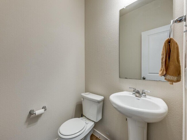 Building Photo - 5906 Wolf Pack Dr