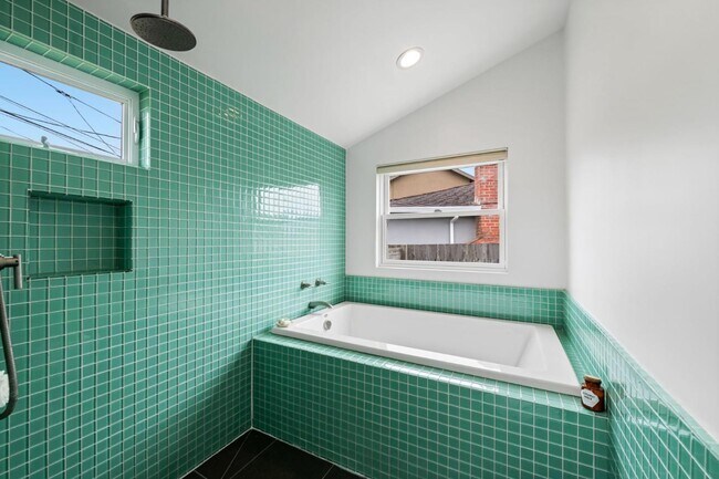 Building Photo - 796 Crespi Dr