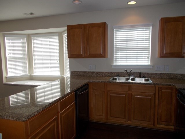 Building Photo - 121 Dovetail Dr