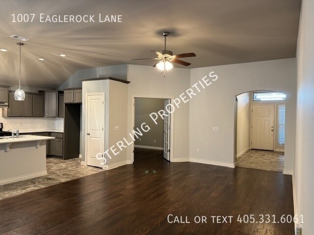 Building Photo - 1007 Eaglerock Ln