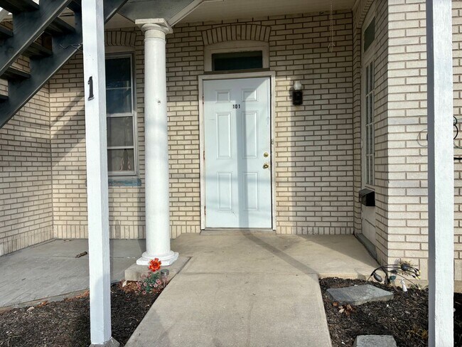 Building Photo - 1 Brown St