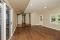 Building Photo - 401 N Richmond Ave
