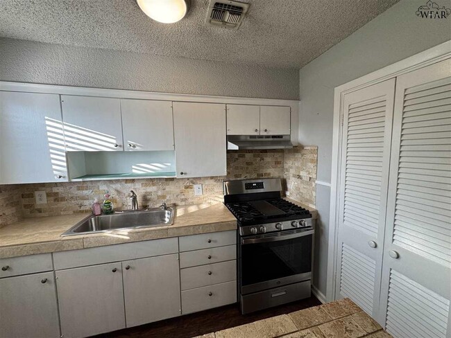 Building Photo - 3701 Southmoor Ln