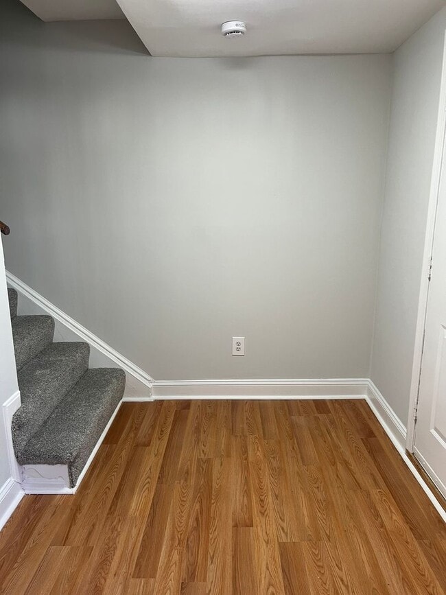 Building Photo - Well Appointed  and Updated Townhome in Downtown Bethesda