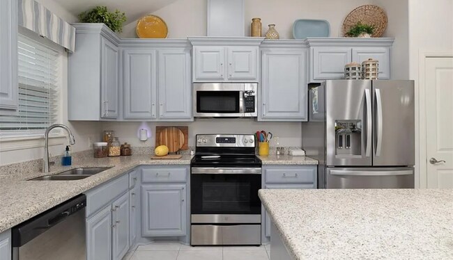 Building Photo - Fresh, fun, and move-in ready in South Mis...