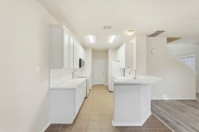 Building Photo - 5606 Redgrove Ln