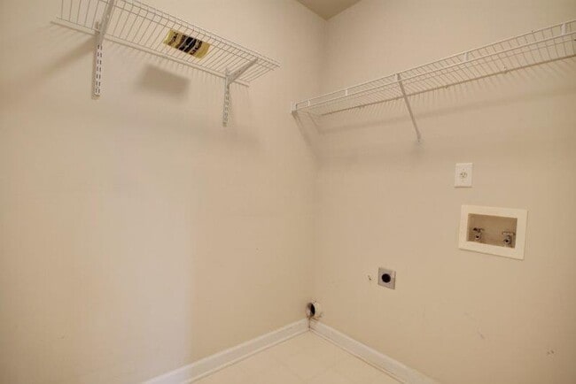 Building Photo - 1050 Knoll Terrace
