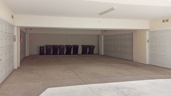 Building Photo - 251 Avenida Madrid