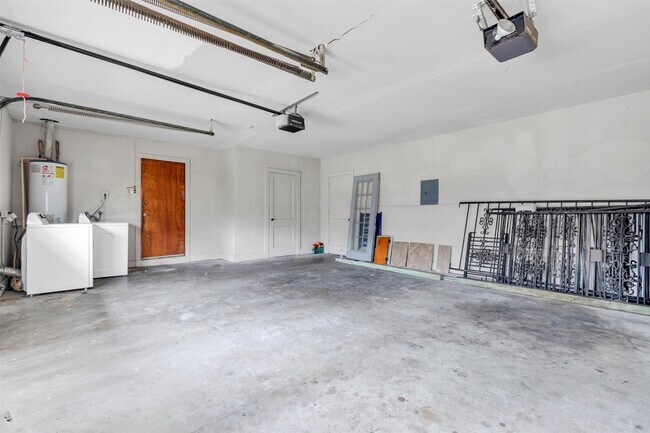 Building Photo - 1803 Sea Queen Ct