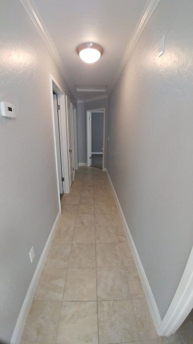 Building Photo - 552 Cimarron Dr