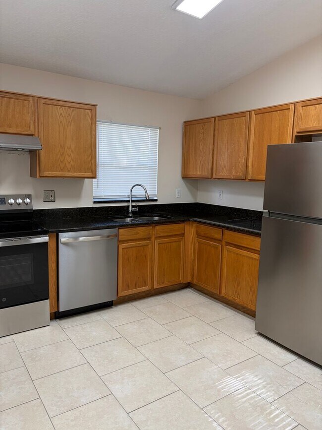 Building Photo - Spacious 3 Bd 2 Bth Home Available Now in Minneola!