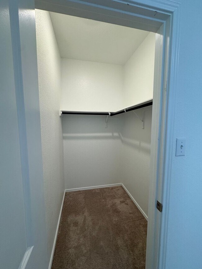 Building Photo - 3 Bed 2 Bath 2 Car Garage Home in Maxwell ...
