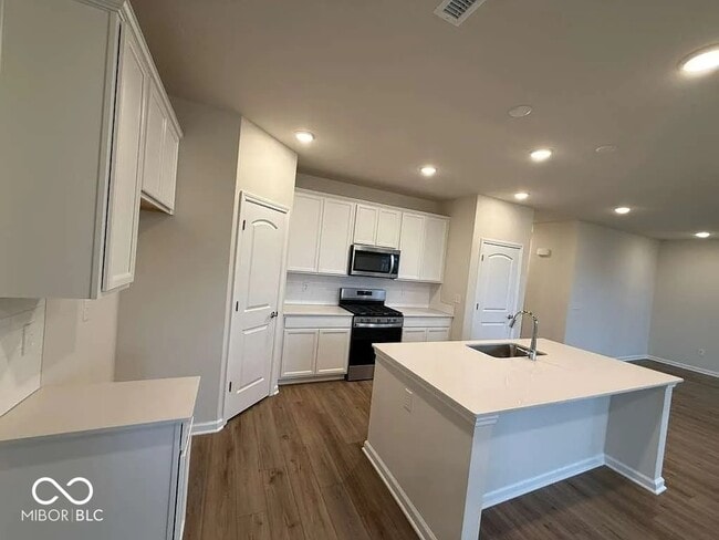 Building Photo - 6871 Seabiscuit Rd