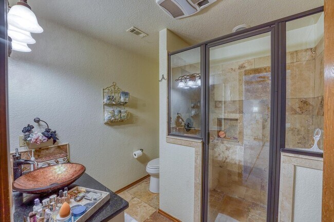 Building Photo - 603 Sunray