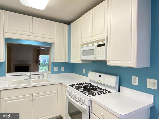 Primary Photo - 10353 Sager Ave