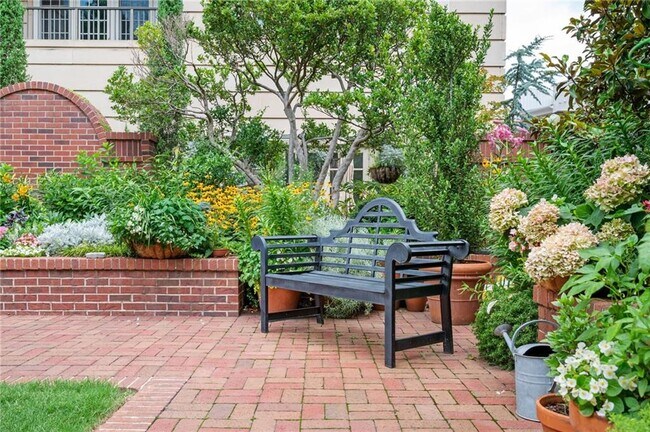 Building Photo - 3657 Peachtree Rd NE