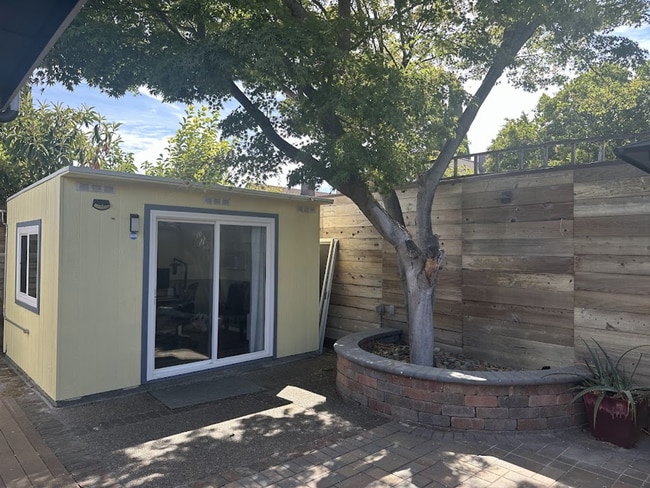 Building Photo - Bright and Airy Sunnyvale Home with Updated Bathrooms and Private Yard