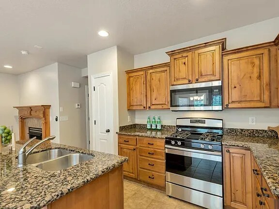 Building Photo - 2018 Stoneleigh Dr S