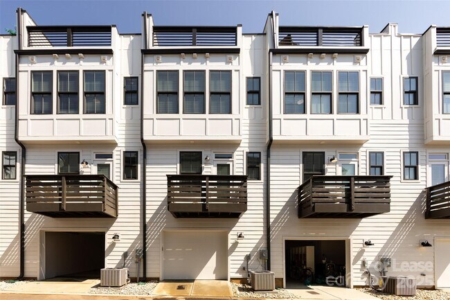 Building Photo - 320 S Turner Ave