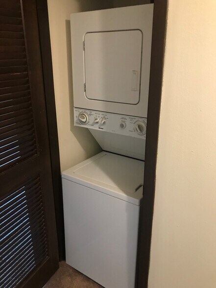 Building Photo - 2355 Chalet Gardens Rd