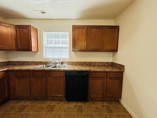 Building Photo - 55 Station Ln NE