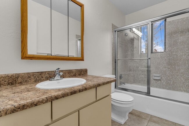 Building Photo - Prime Park Meadows Home