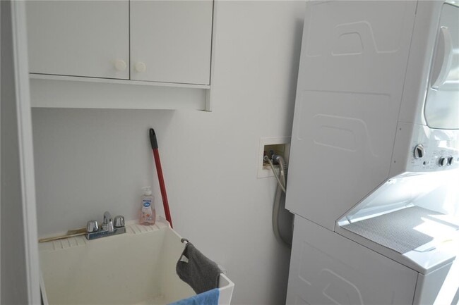 Building Photo - 4020 Casa Del Sol Way