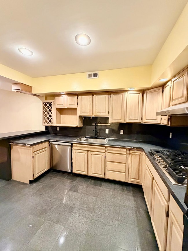 Building Photo - 3015 Belgrade St