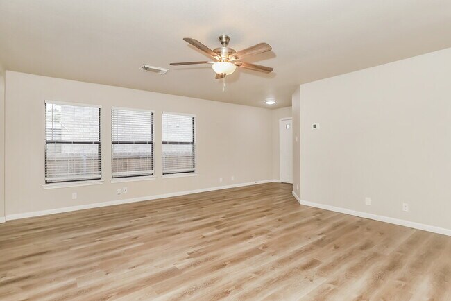 Building Photo - 9124 Gambier Dr