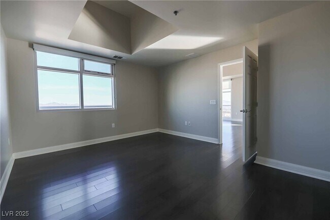 Building Photo - 150 S Las Vegas Blvd