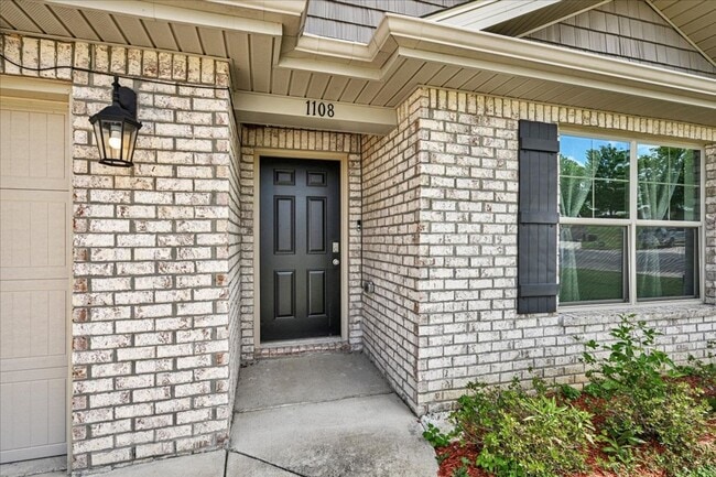 Building Photo - 4 Bedroom, 2 Bath