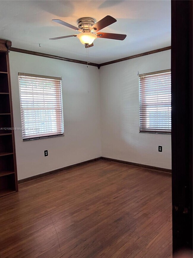 Building Photo - 14731 NE 9th Ave