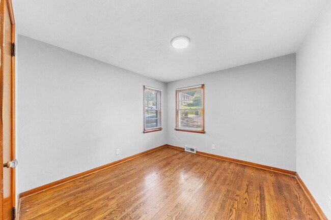 Building Photo - Cozy 3-Bedroom Home in Ferguson – $1,499/m...