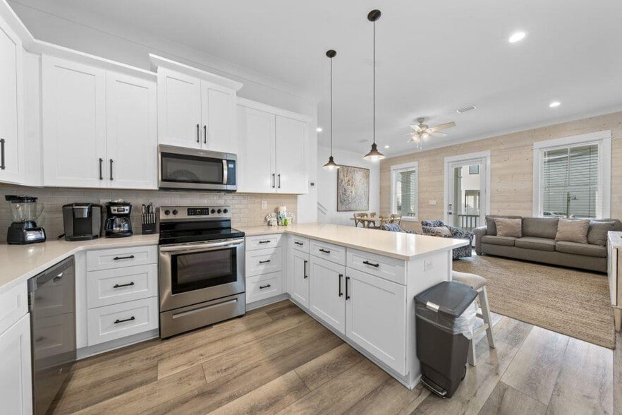 Building Photo - 7 W Gate