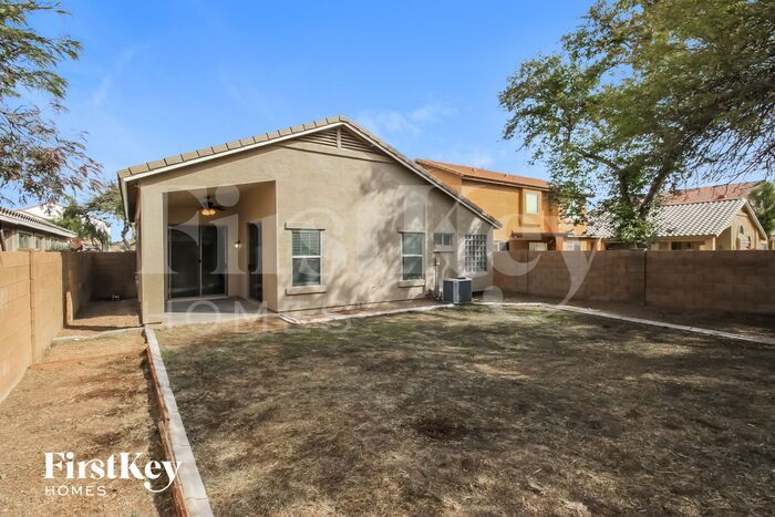 Building Photo - 691 E Daniella Dr