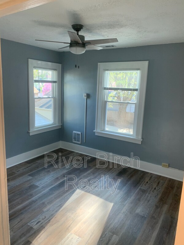 Building Photo - 434 W Cook St